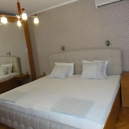 Apartment Center 3 *